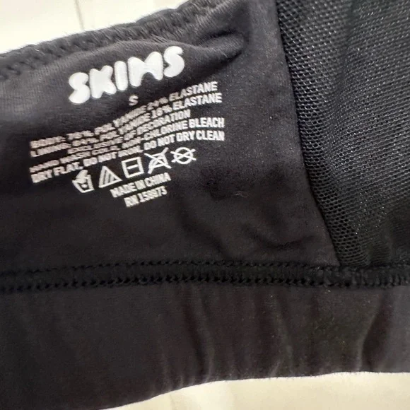 Skims Crossiver Fits Eveeybody Bralettes. Selling as a set! Regularly 40 each . - Picture 7 of 8